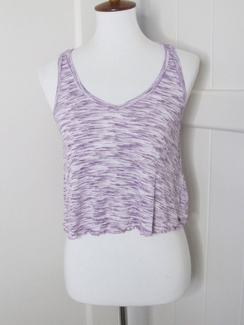 Hollister | Heather Purple V-Neck Slightly Cropped Tank Rippled Hem Must-Have